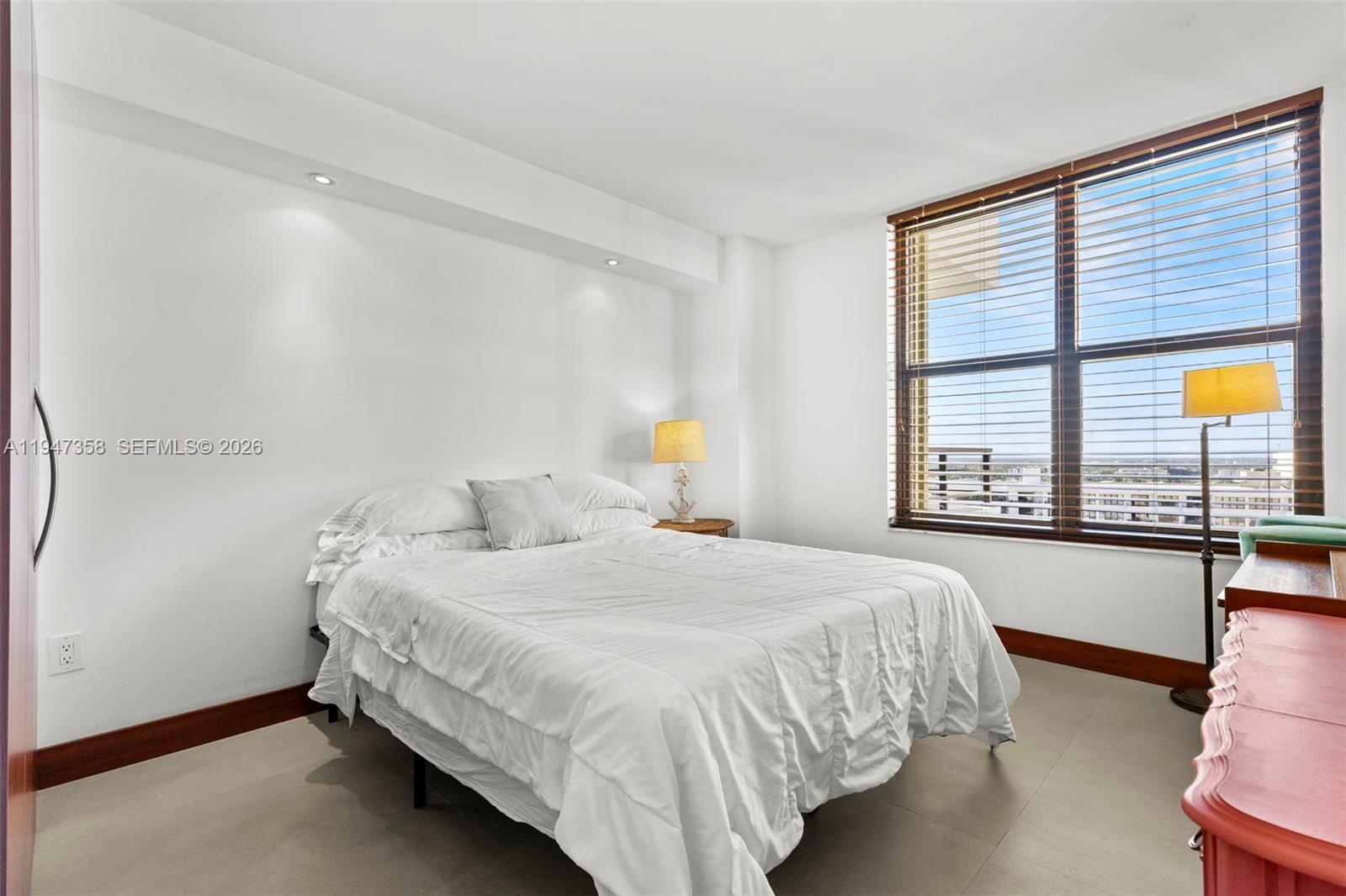 2500 Parkview Dr #2319 Hallandale Beach, FL 33009