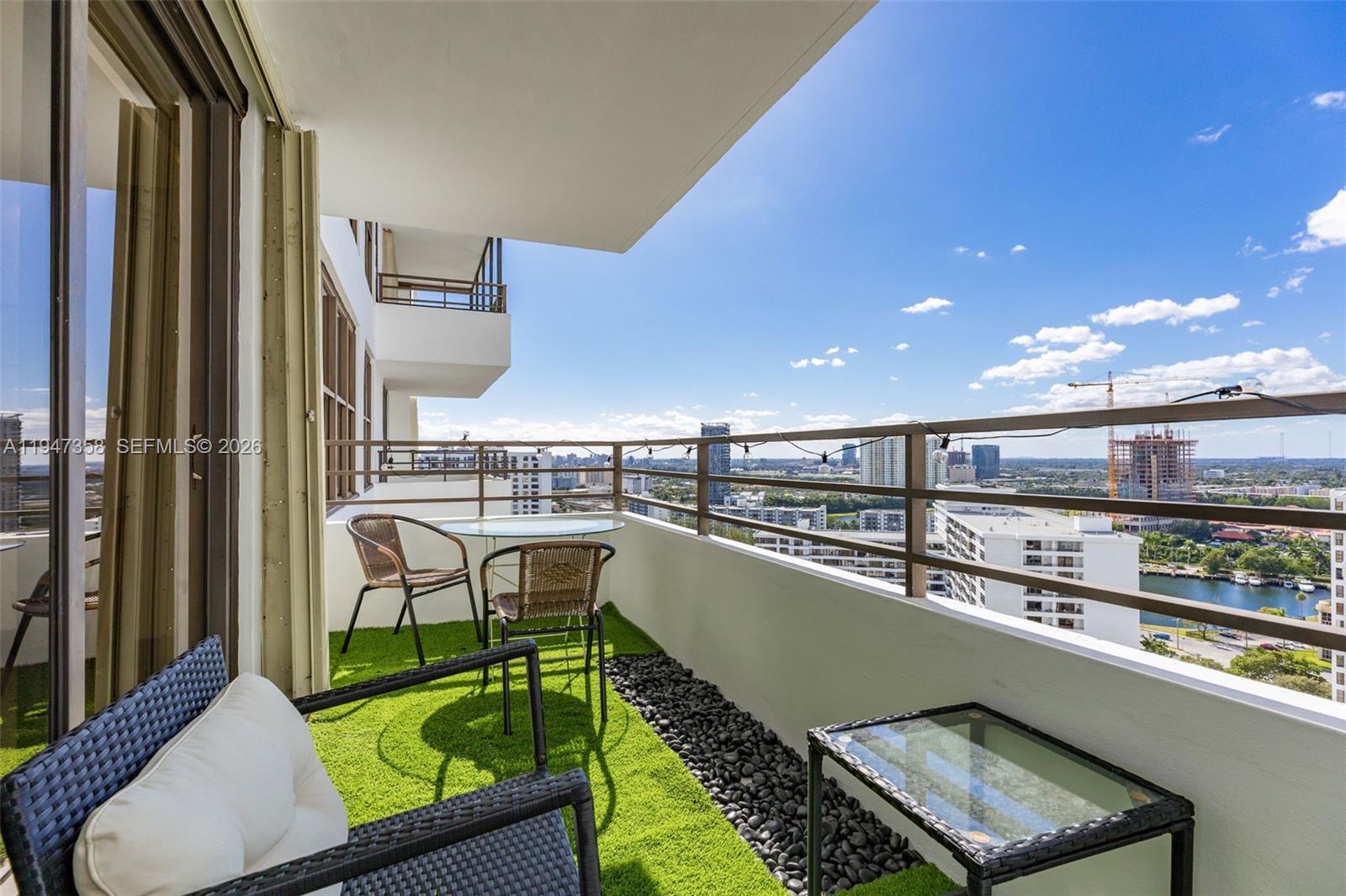 2500 Parkview Dr #2319 Hallandale Beach, FL 33009