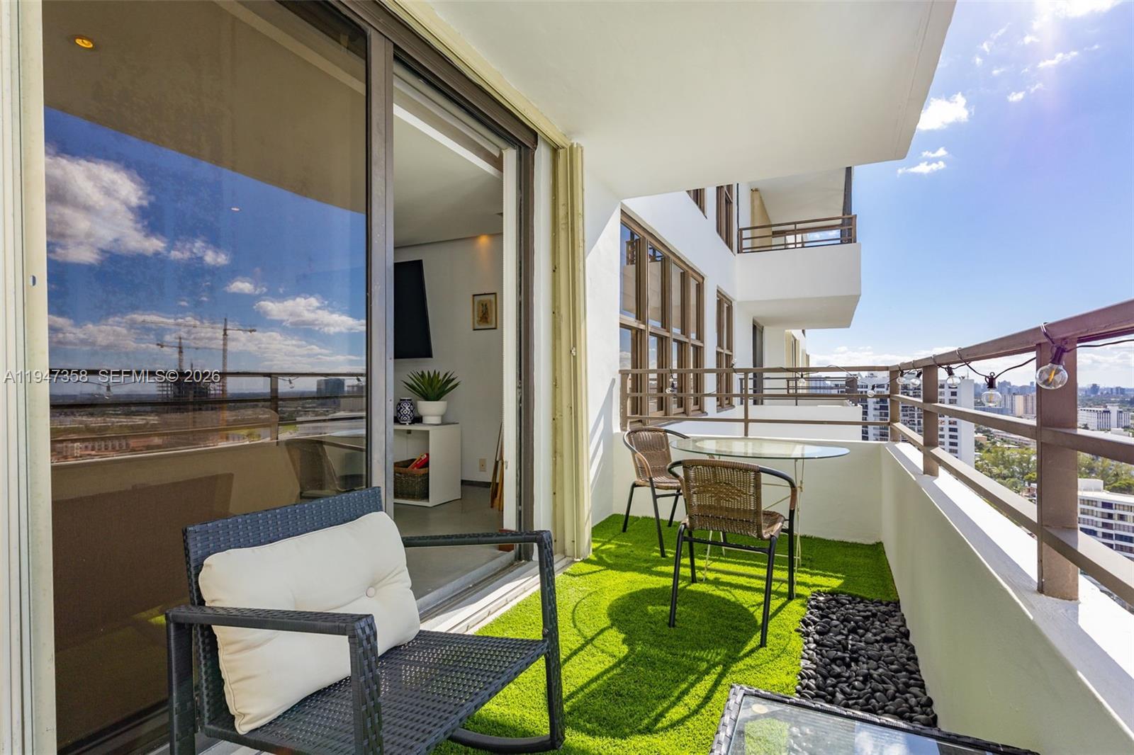 2500 Parkview Dr #2319 Hallandale Beach, FL 33009