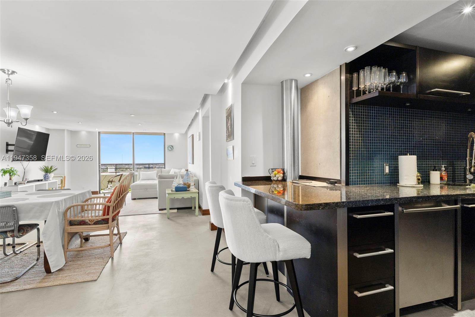 2500 Parkview Dr #2319 Hallandale Beach, FL 33009