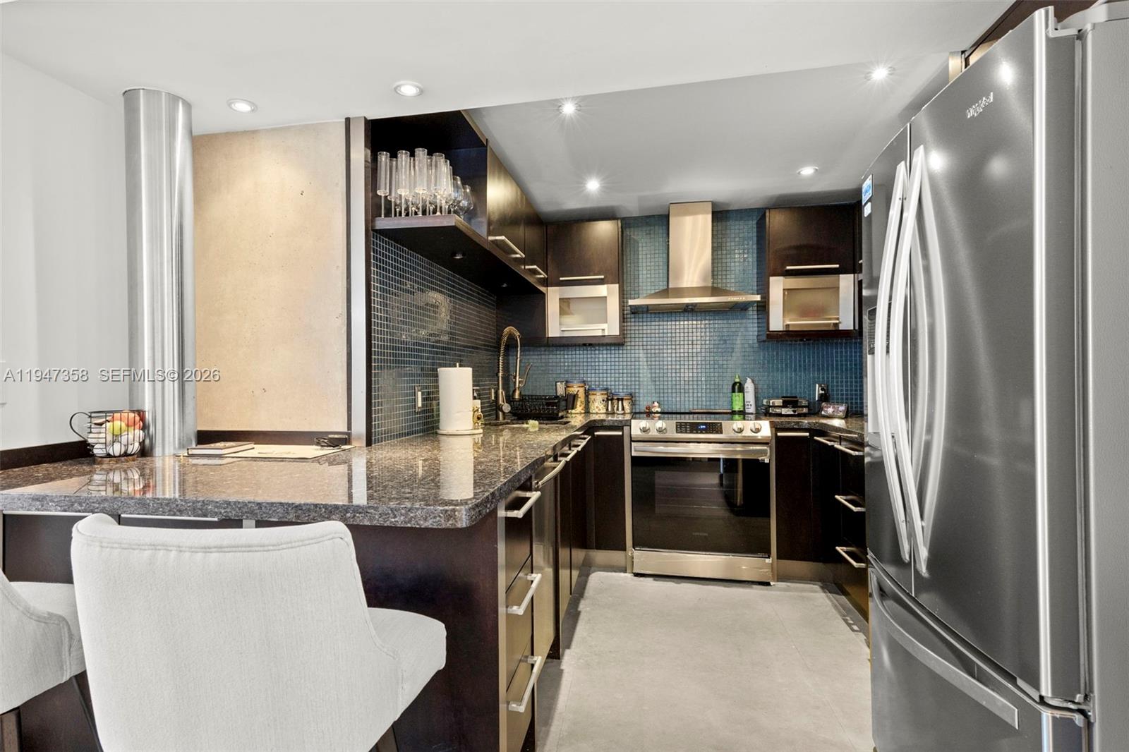 2500 Parkview Dr #2319 Hallandale Beach, FL 33009