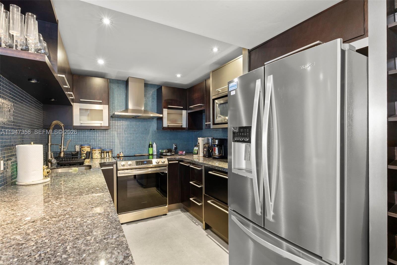 2500 Parkview Dr #2319 Hallandale Beach, FL 33009