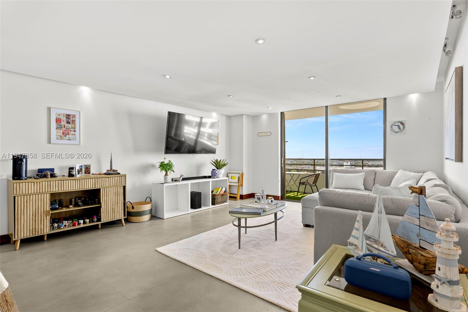 2500 Parkview Dr #2319 Hallandale Beach, FL 33009