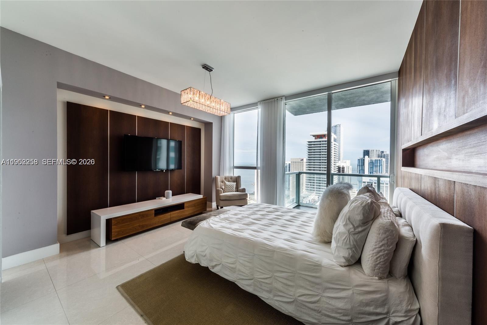 244 Biscayne Blvd #4407 Miami, FL 33132