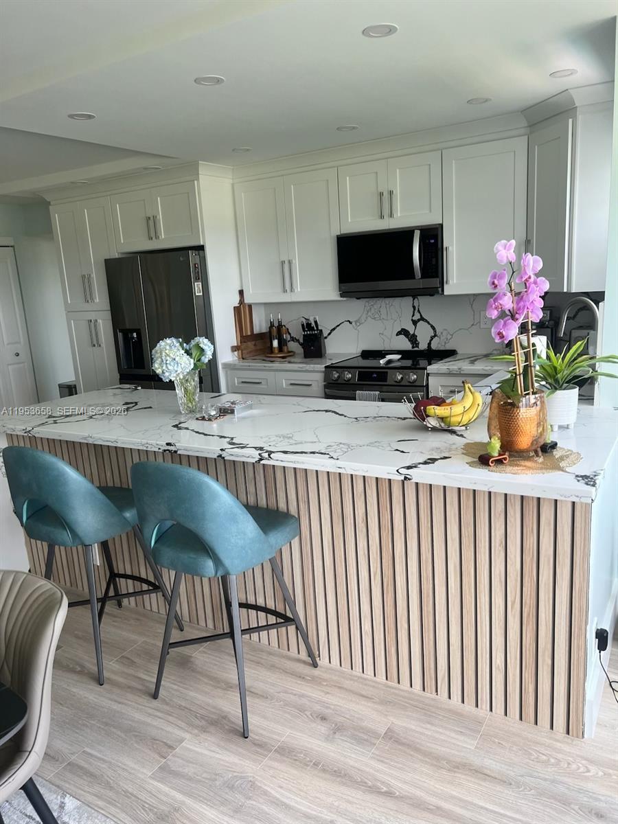 2500 NE 48th Ln #607