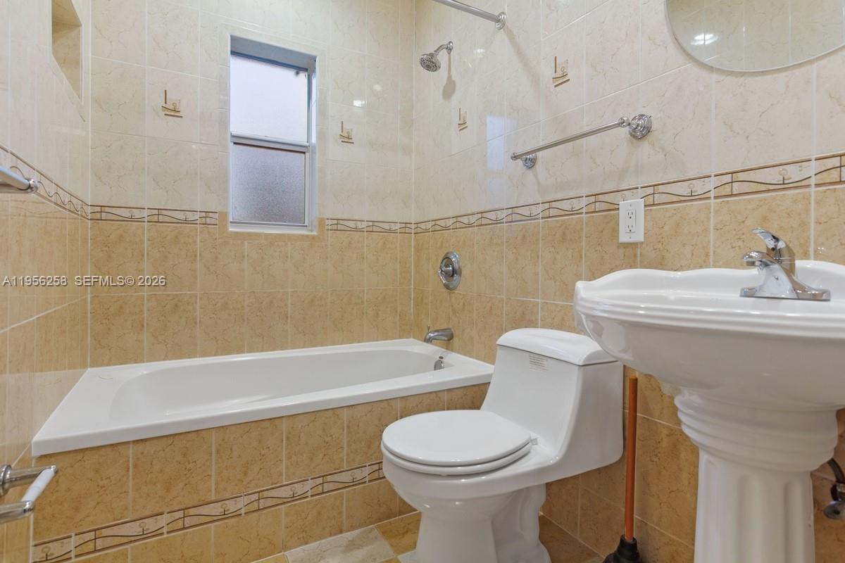 830 NW 74th St Miami, FL 33150