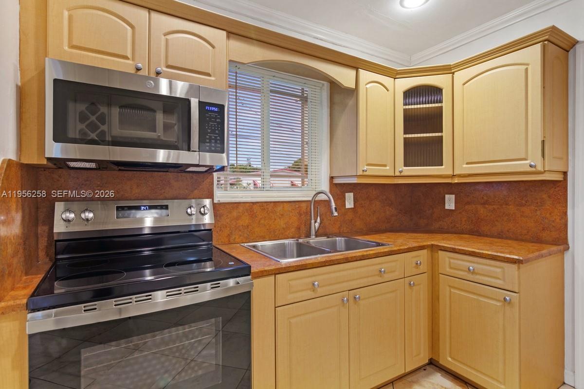 830 NW 74th St Miami, FL 33150