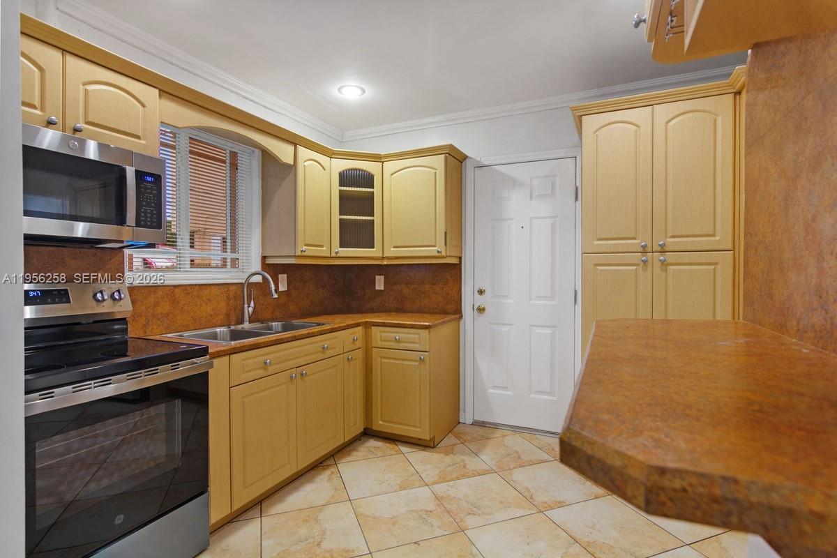 830 NW 74th St Miami, FL 33150