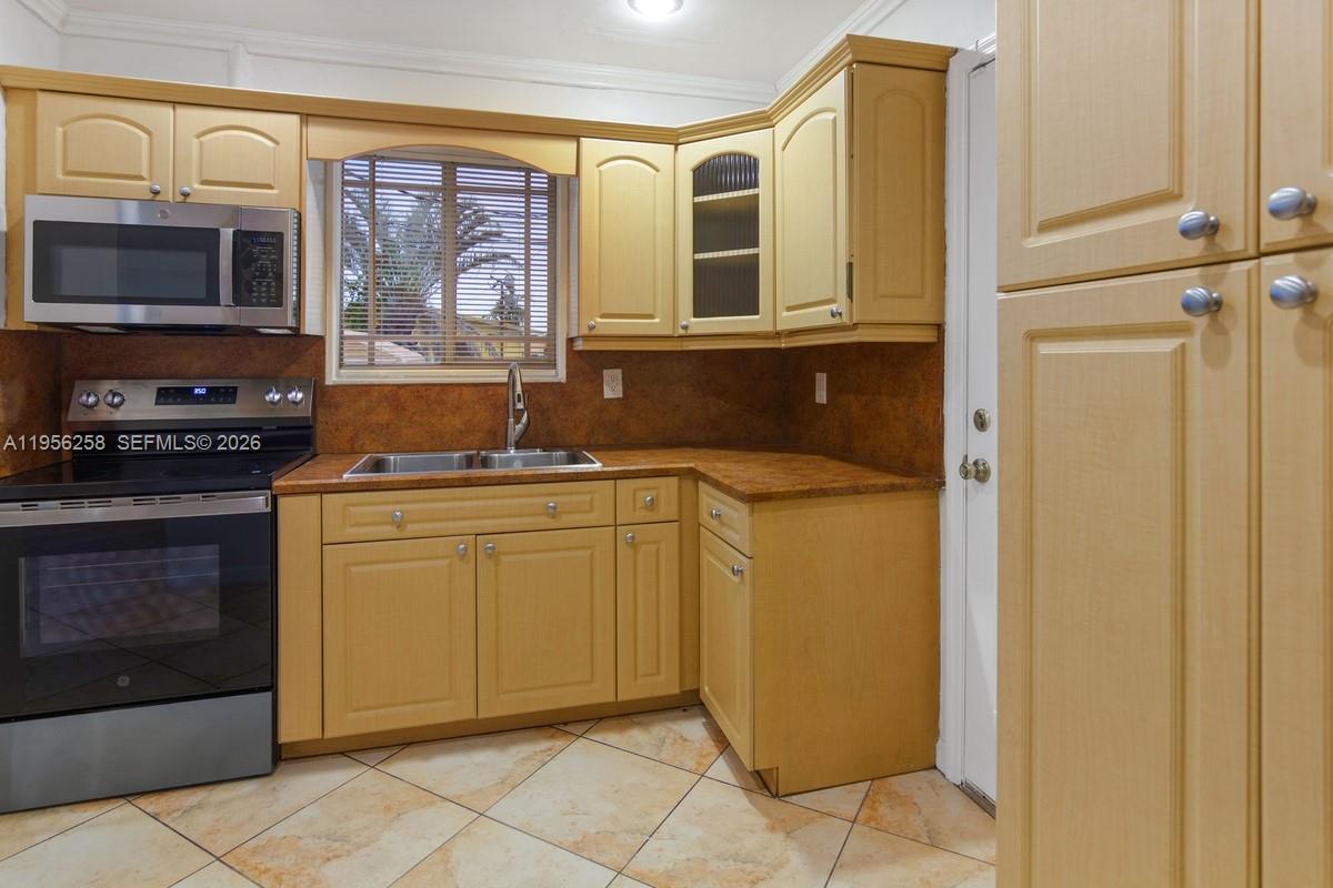 830 NW 74th St Miami, FL 33150