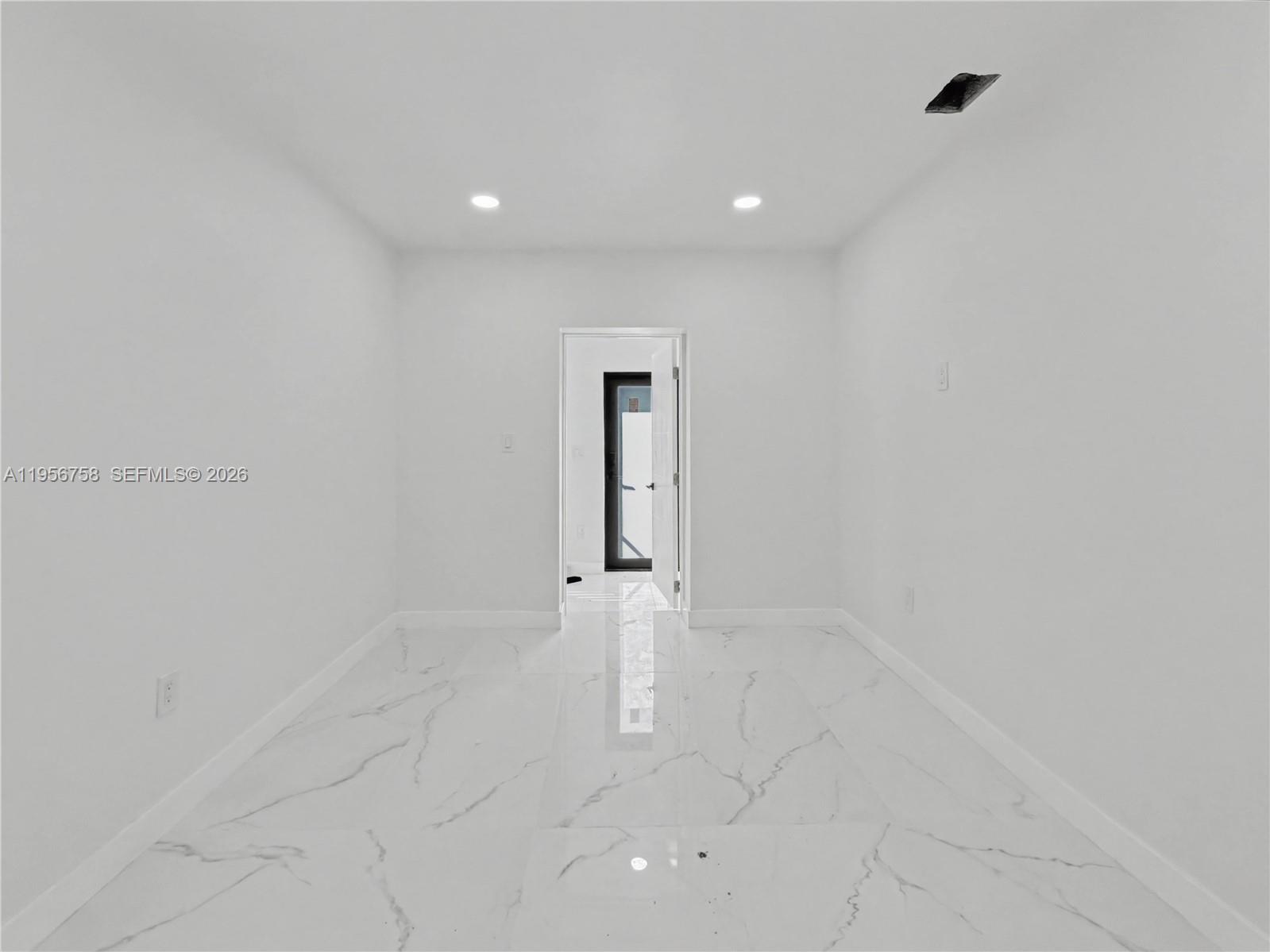 2490 SW 17th St Miami, FL 33145