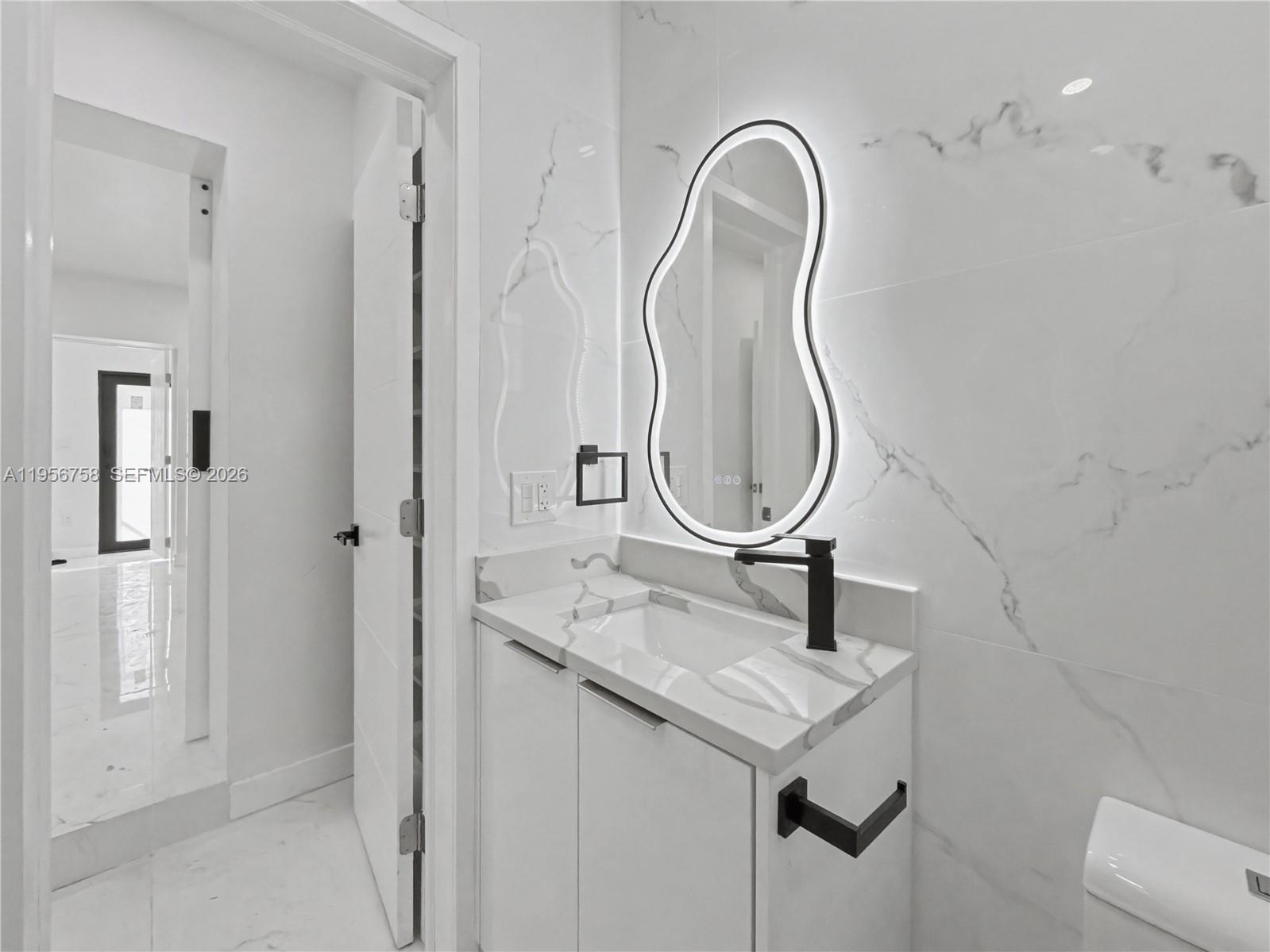 2490 SW 17th St Miami, FL 33145