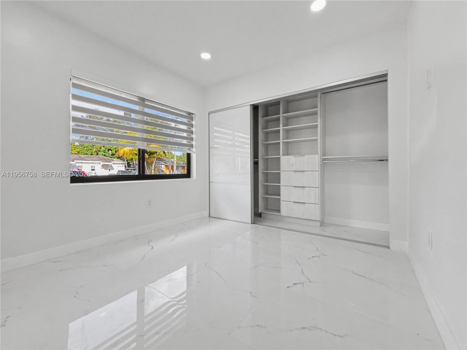 2490 SW 17th St Miami, FL 33145