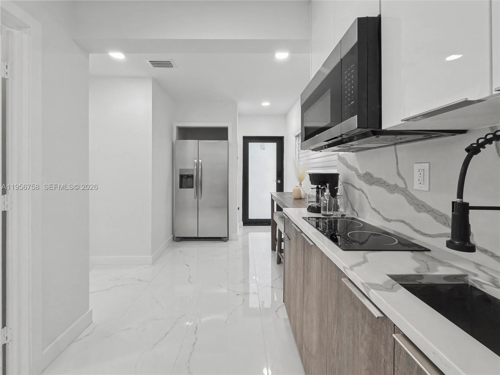 2490 SW 17th St Miami, FL 33145