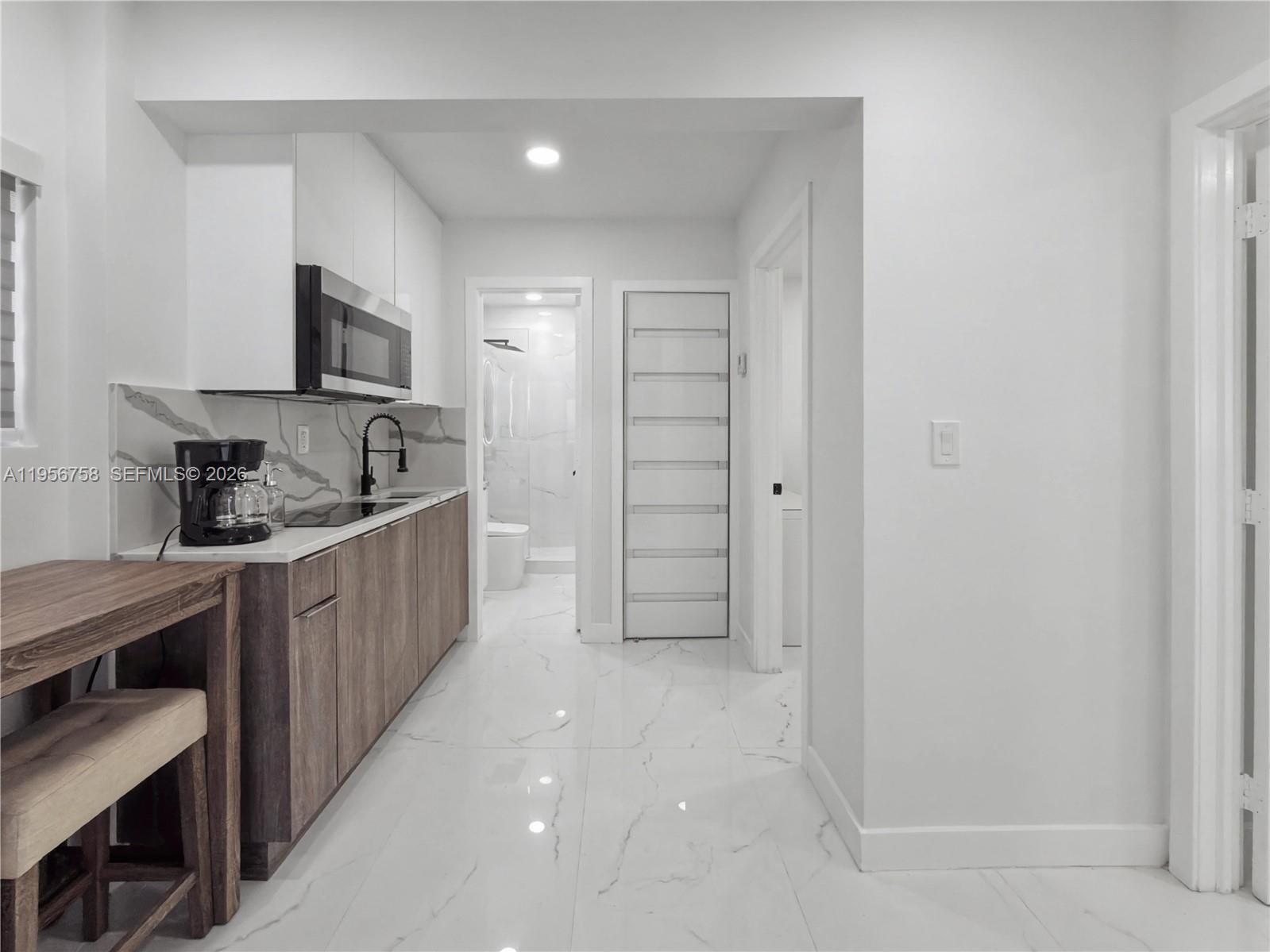 2490 SW 17th St Miami, FL 33145