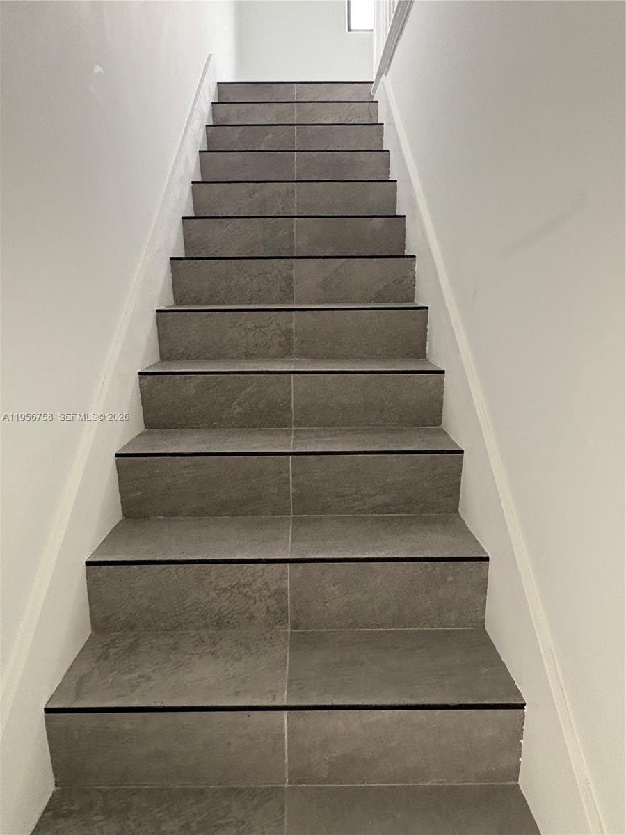 2490 SW 17th St Miami, FL 33145