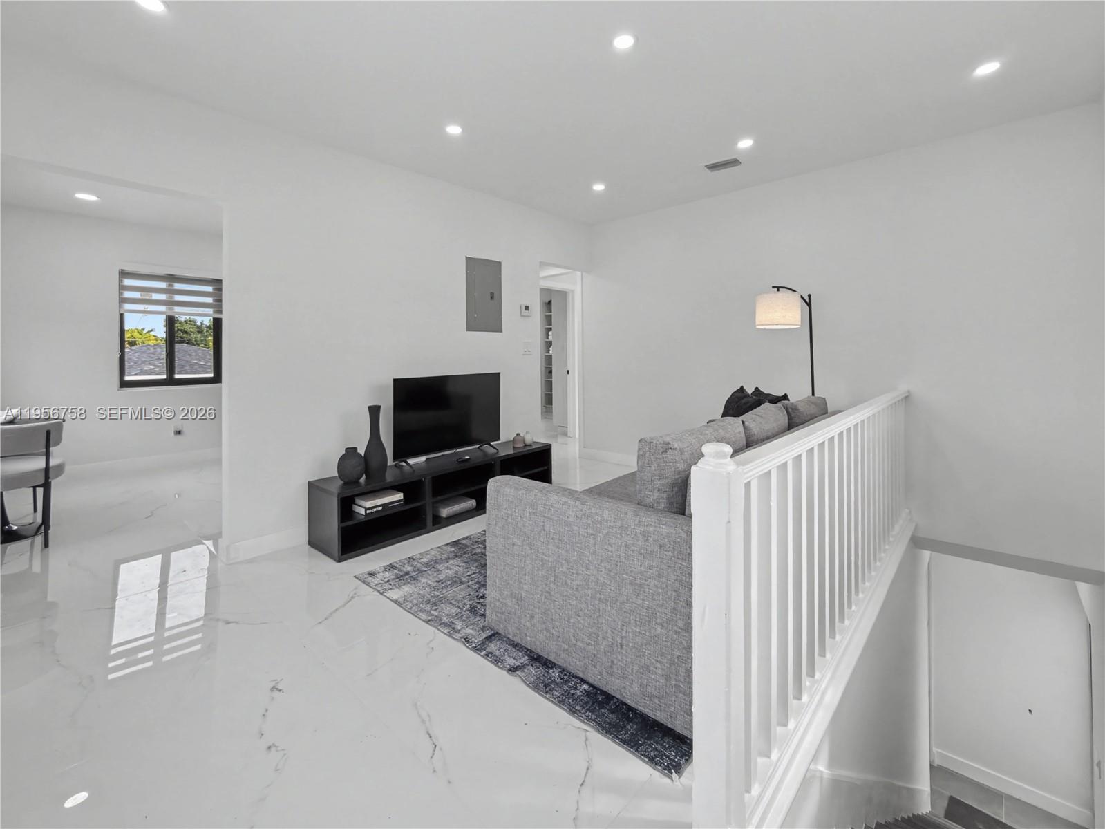 2490 SW 17th St Miami, FL 33145