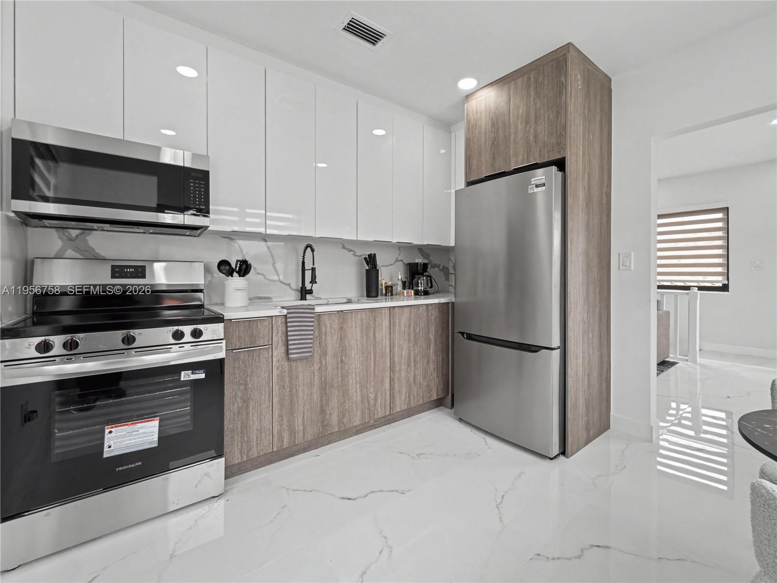 2490 SW 17th St Miami, FL 33145