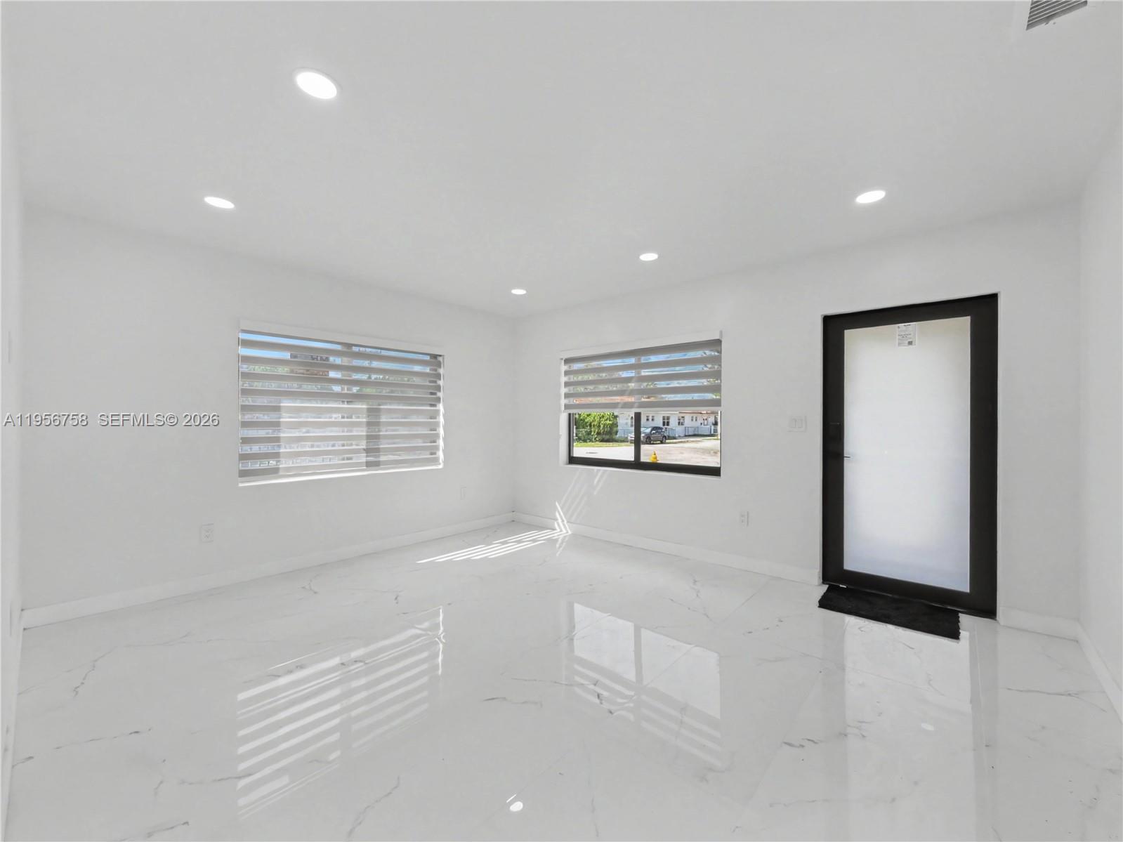 2490 SW 17th St Miami, FL 33145