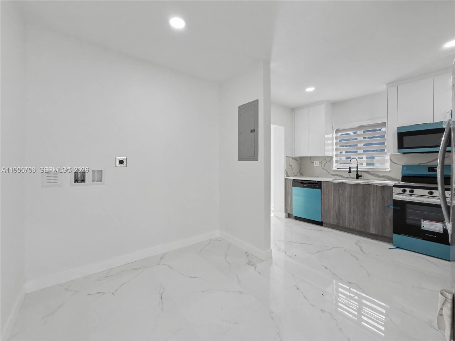 2490 SW 17th St Miami, FL 33145