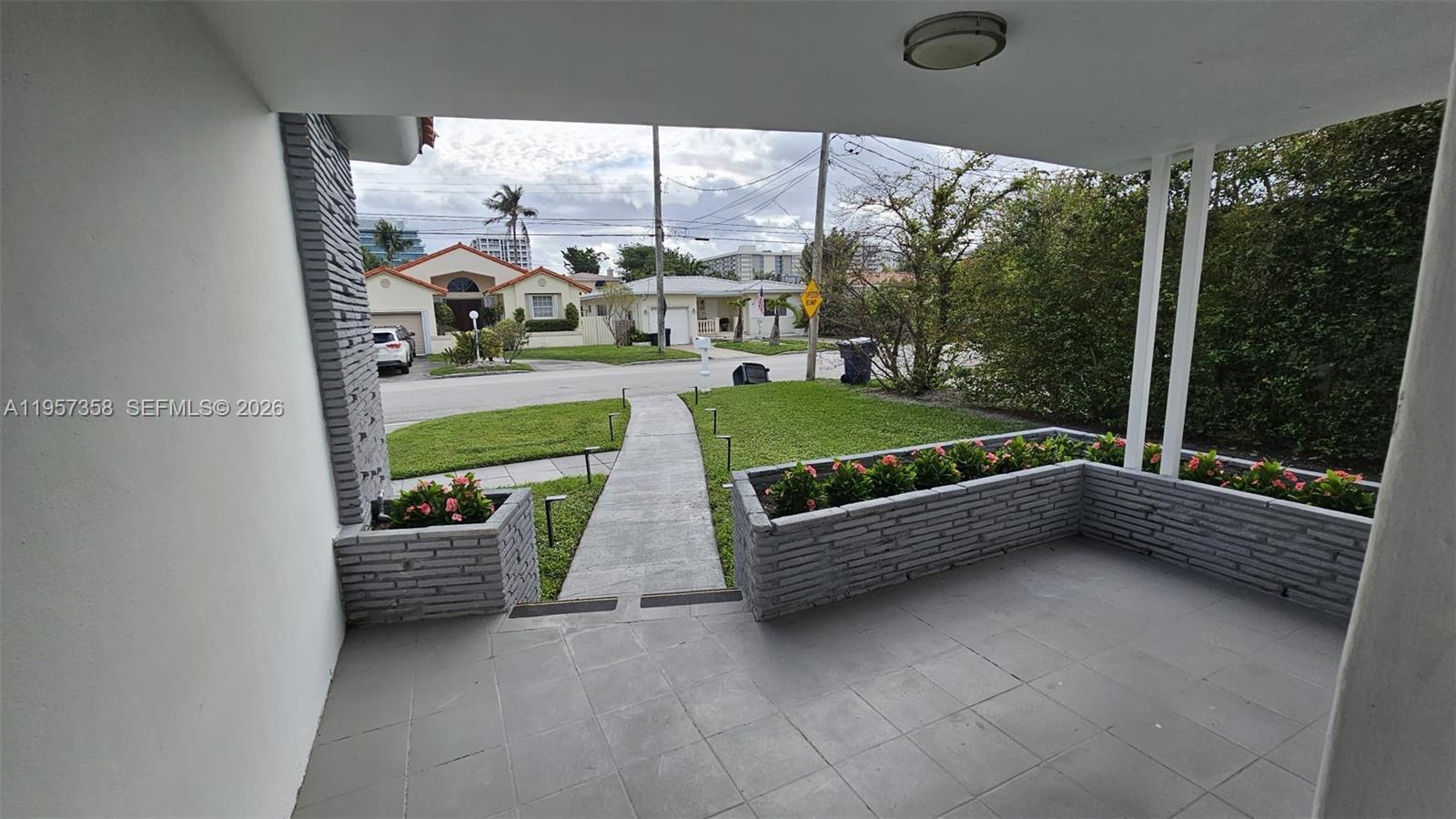 9348/9356 Byron Ave Surfside, FL 33154