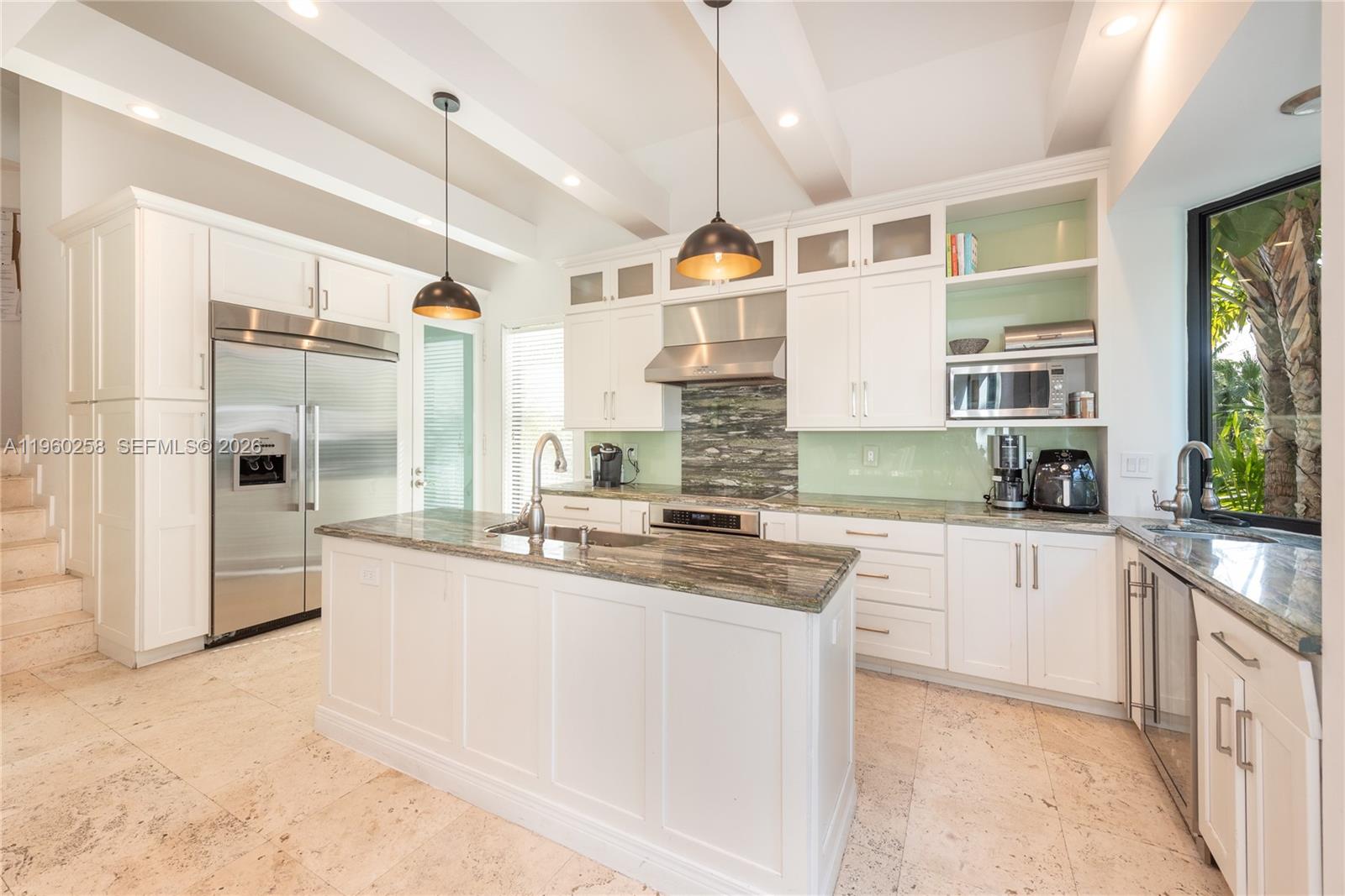 650 Curtiswood Dr Key Biscayne, FL 33149