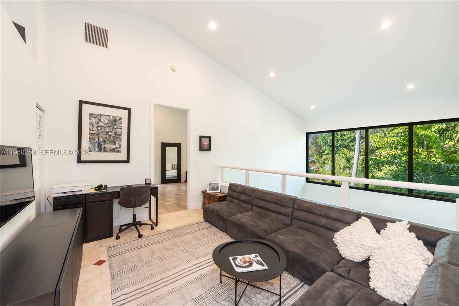 650 Curtiswood Dr Key Biscayne, FL 33149