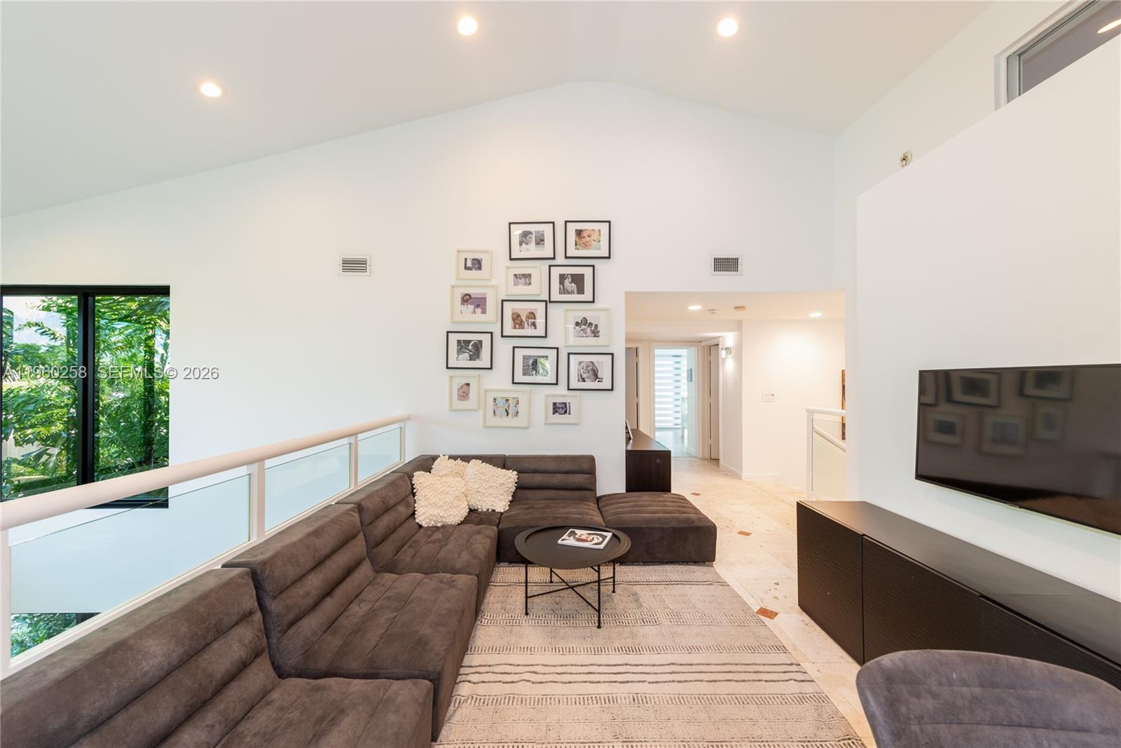 650 Curtiswood Dr Key Biscayne, FL 33149