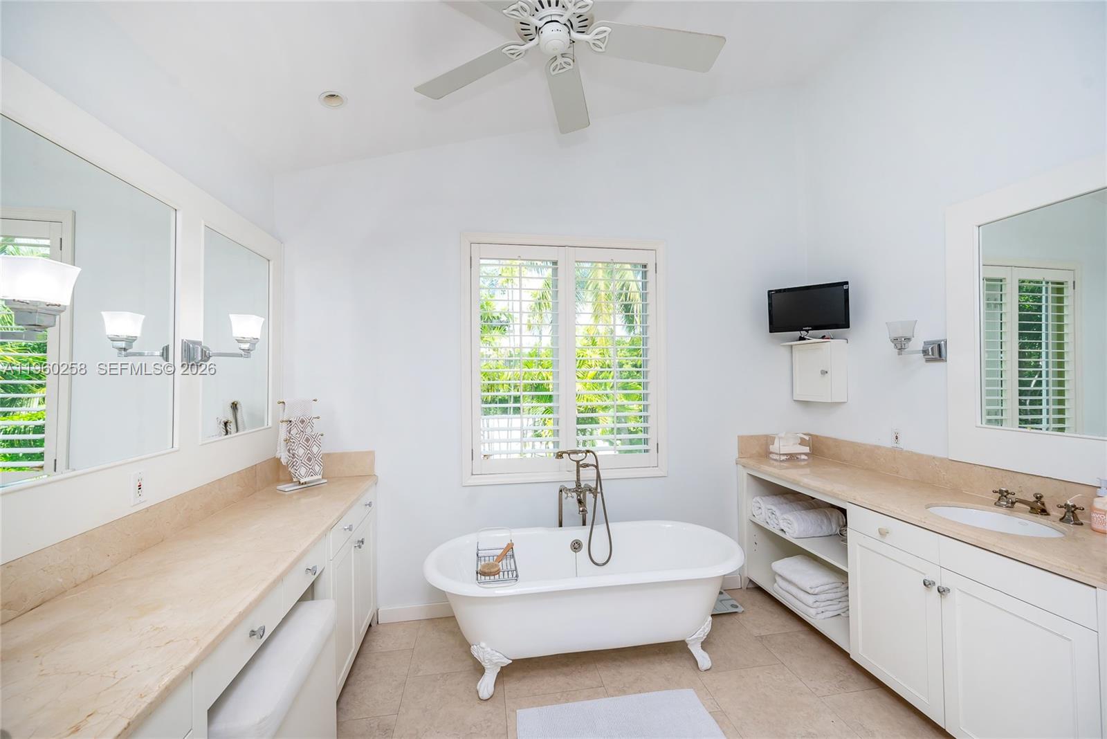 650 Curtiswood Dr Key Biscayne, FL 33149