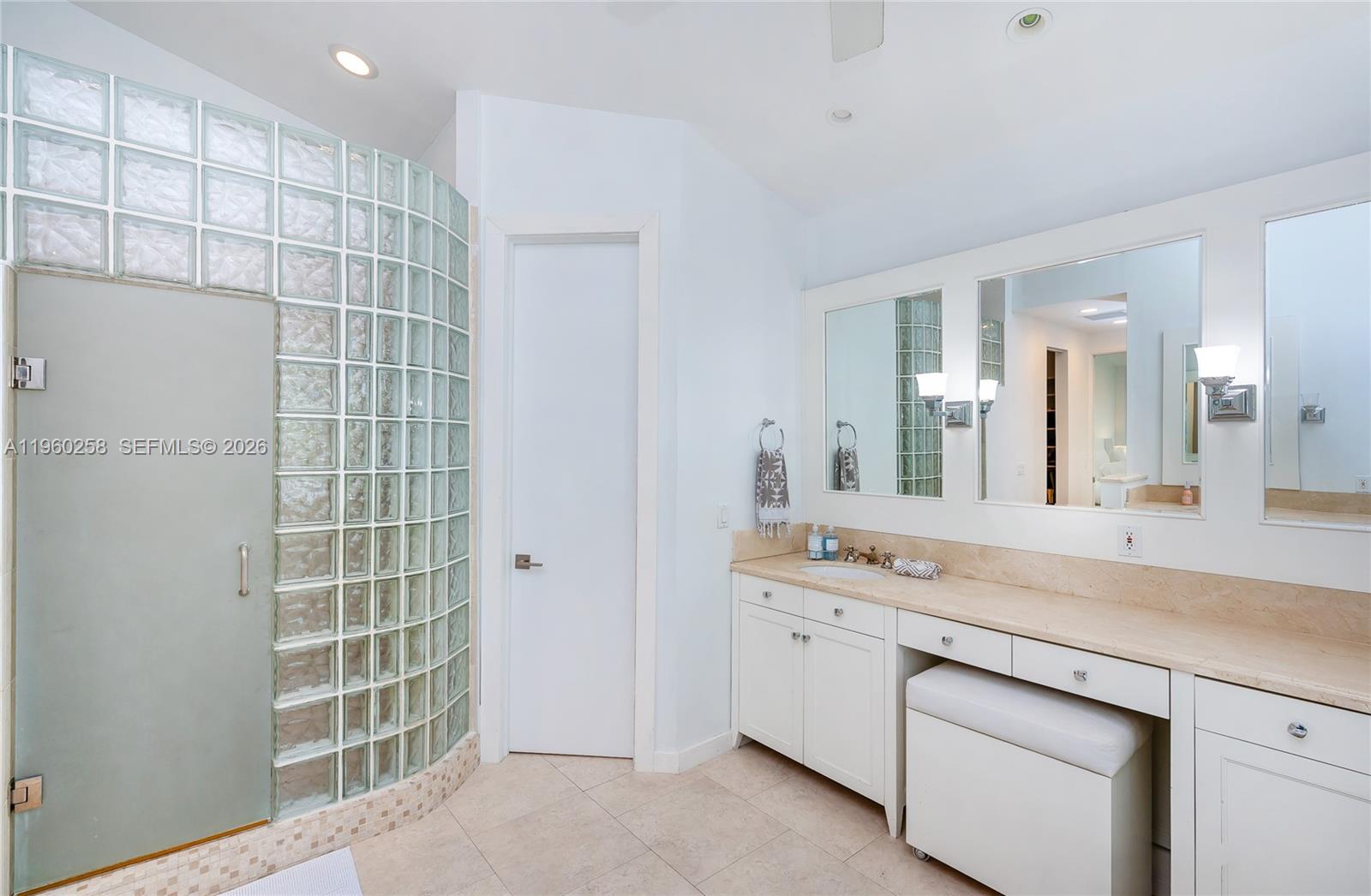 650 Curtiswood Dr Key Biscayne, FL 33149