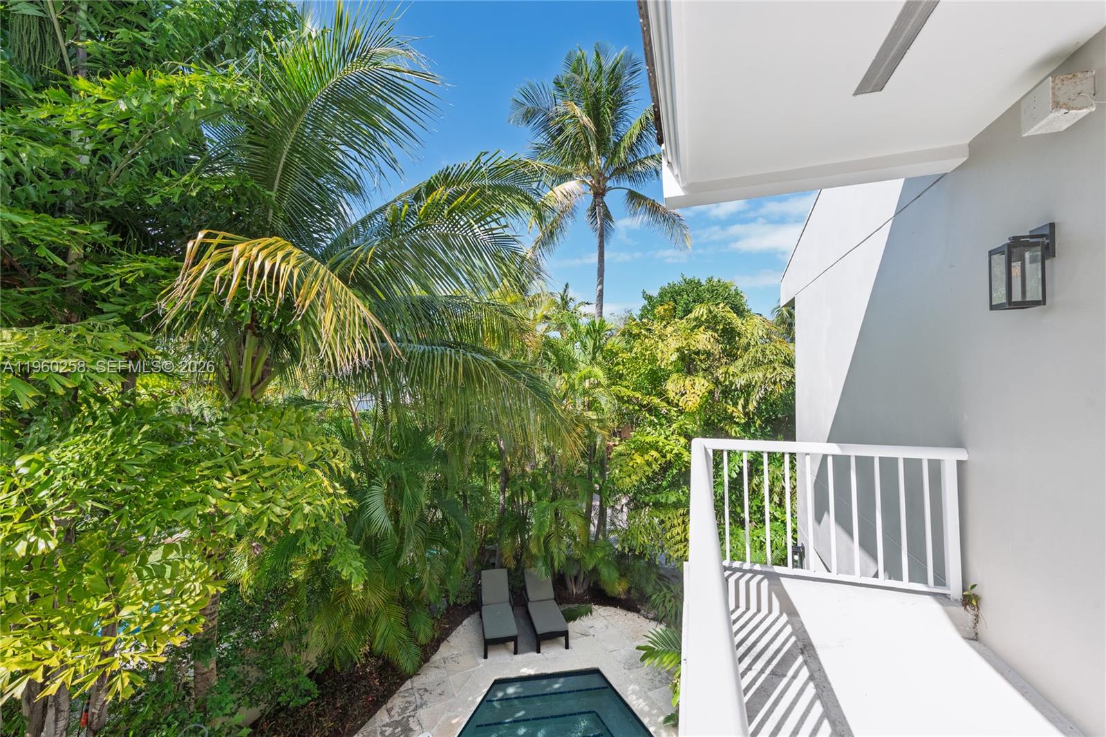 650 Curtiswood Dr Key Biscayne, FL 33149