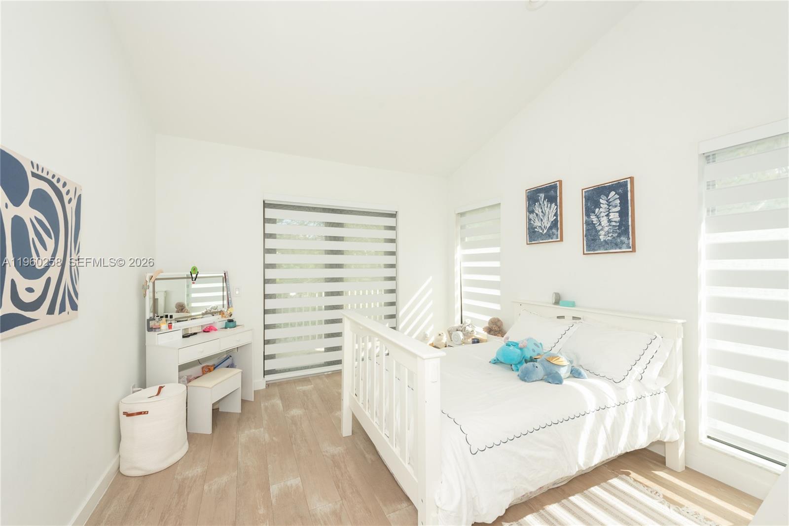 650 Curtiswood Dr Key Biscayne, FL 33149