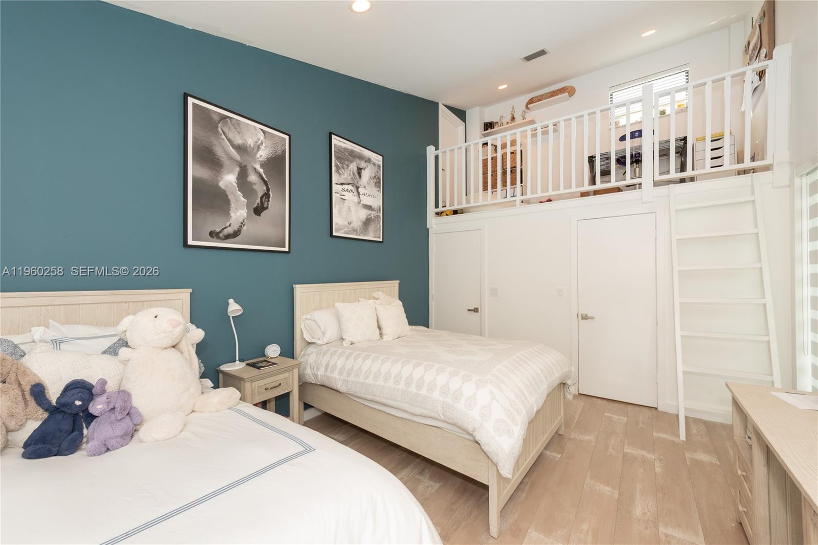 650 Curtiswood Dr Key Biscayne, FL 33149