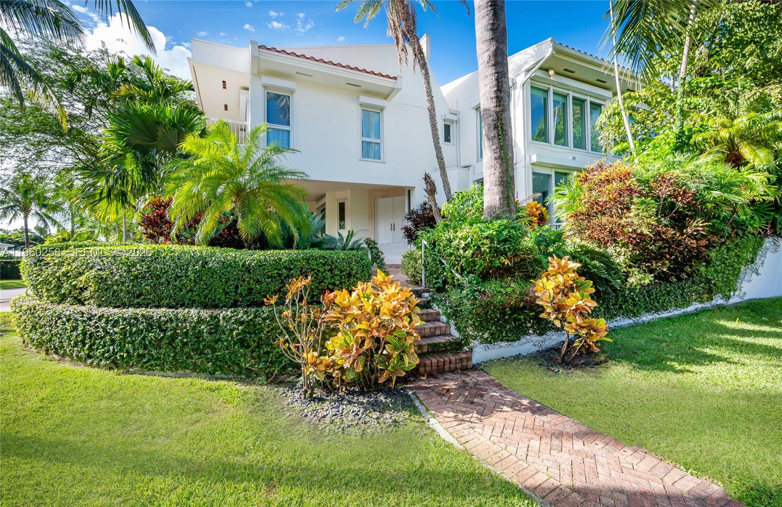 650 Curtiswood Dr Key Biscayne, FL 33149