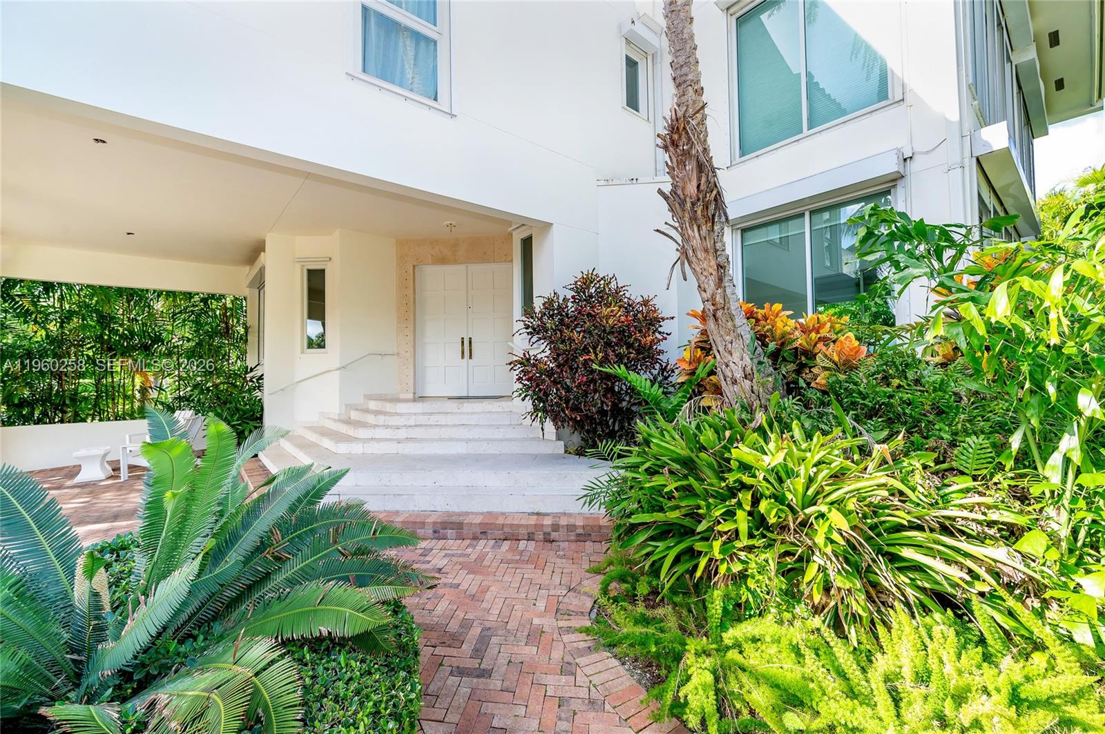 650 Curtiswood Dr Key Biscayne, FL 33149