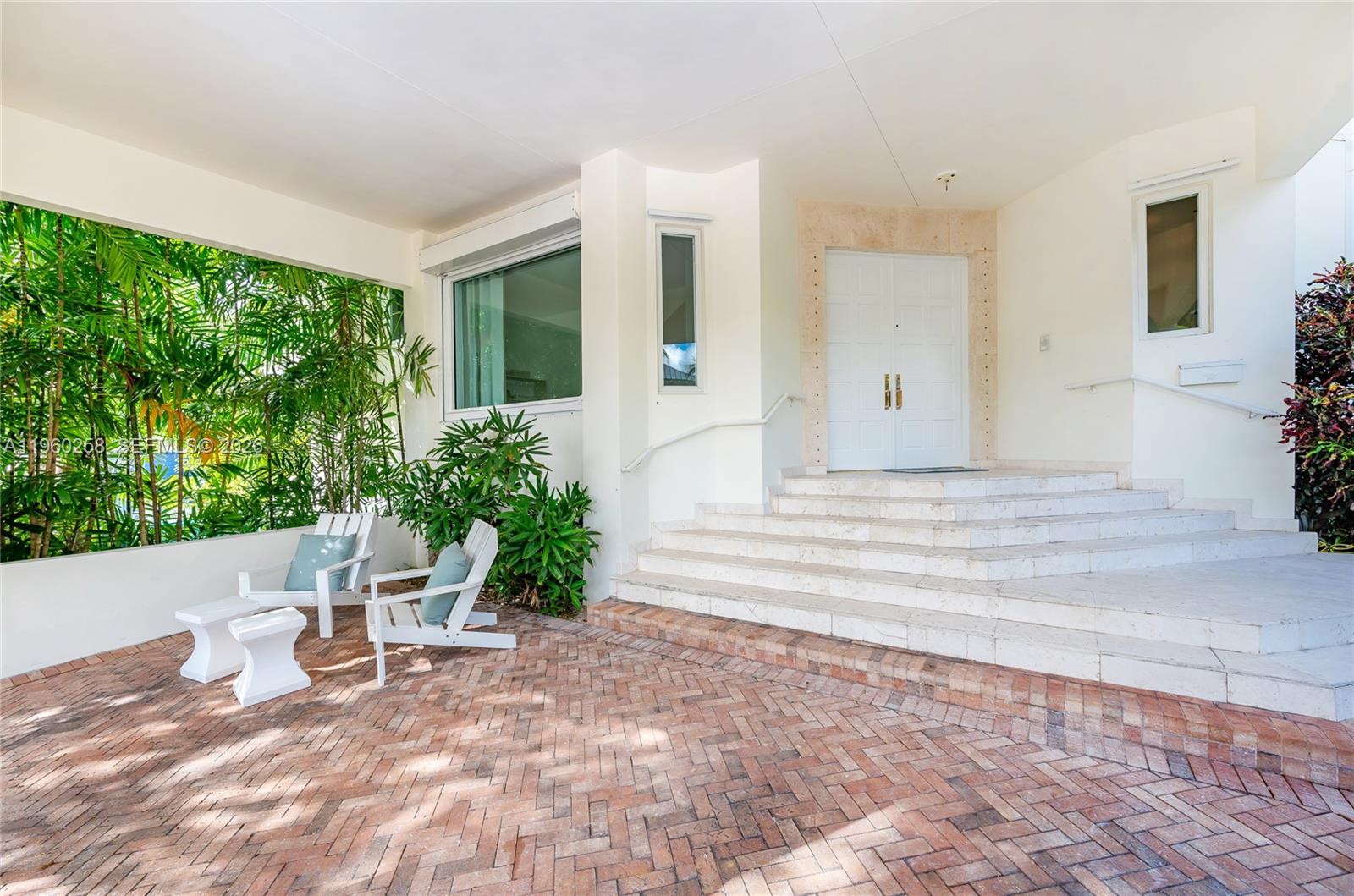650 Curtiswood Dr Key Biscayne, FL 33149