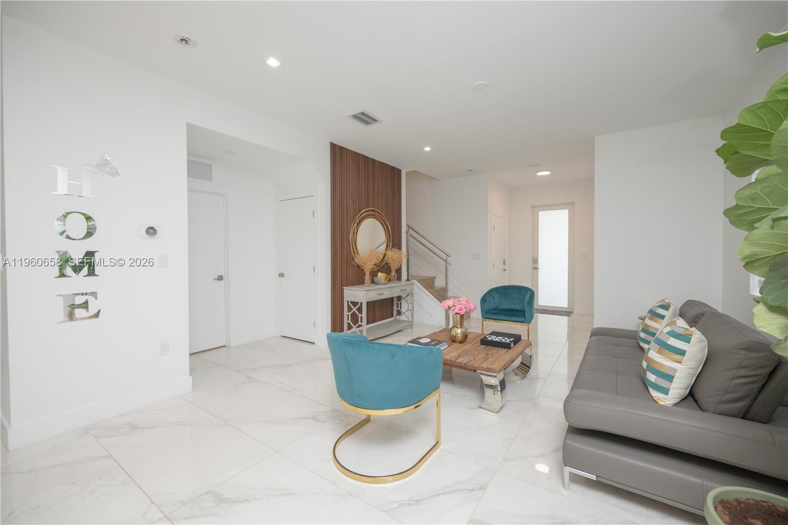 10366 NW 68th Ter Doral, FL 33178