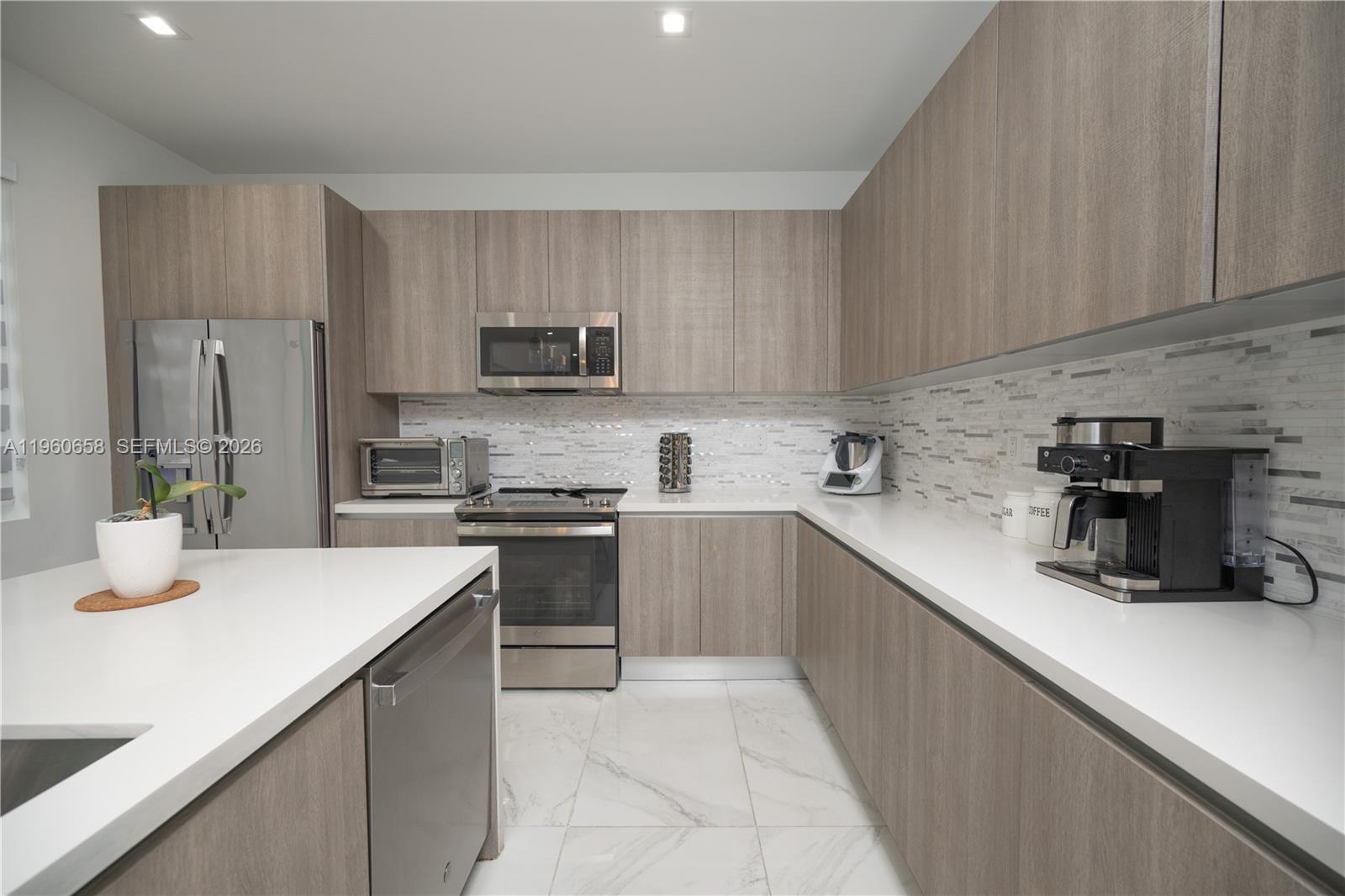 10366 NW 68th Ter Doral, FL 33178