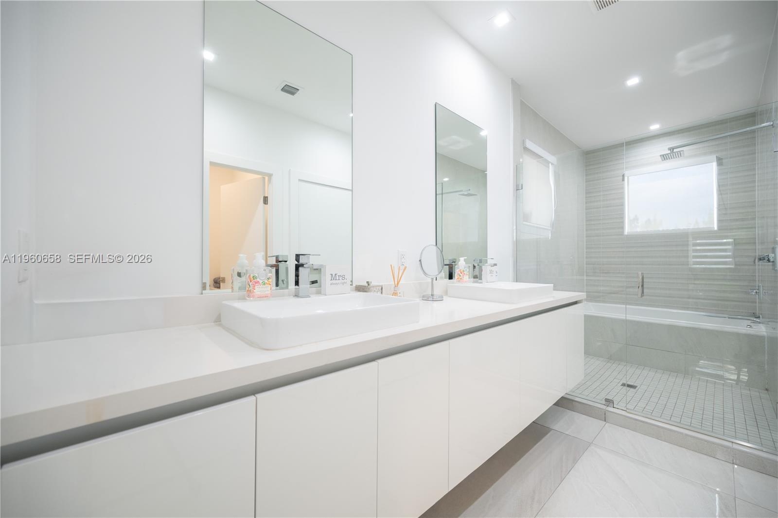 10366 NW 68th Ter Doral, FL 33178