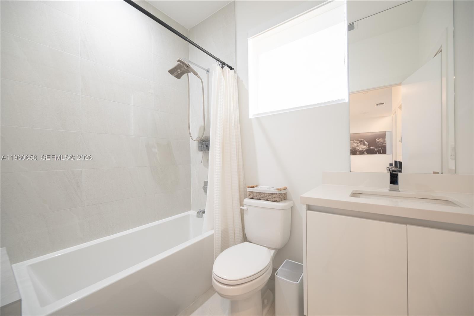 10366 NW 68th Ter Doral, FL 33178