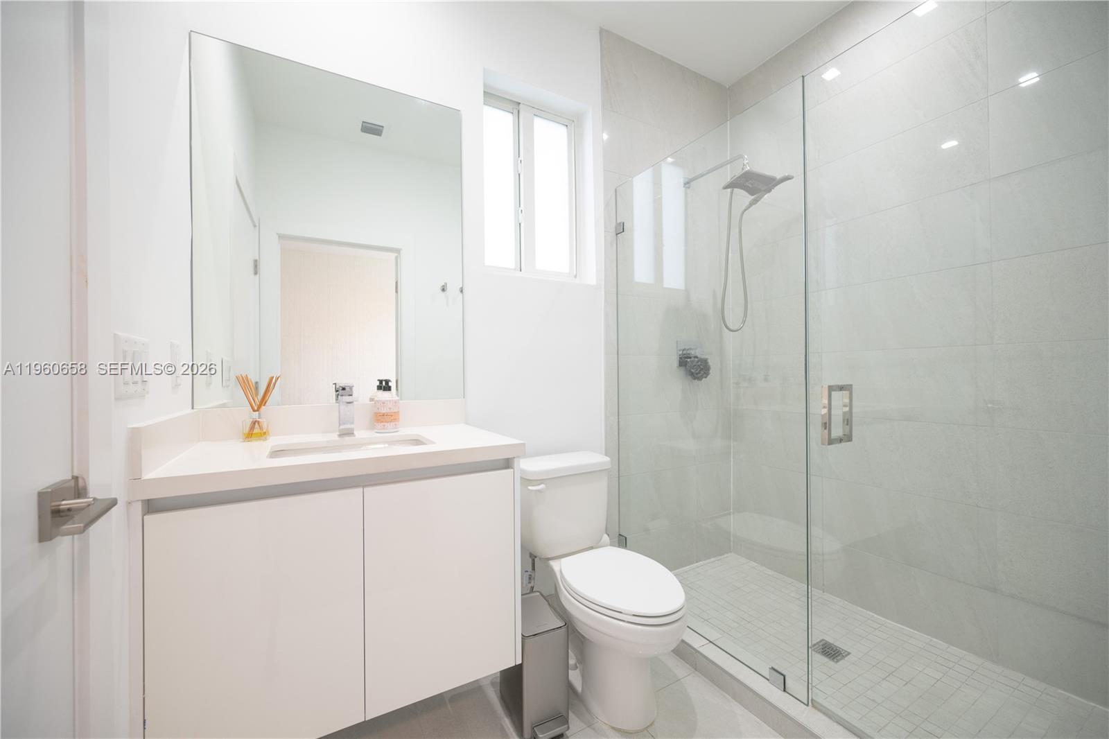 10366 NW 68th Ter Doral, FL 33178