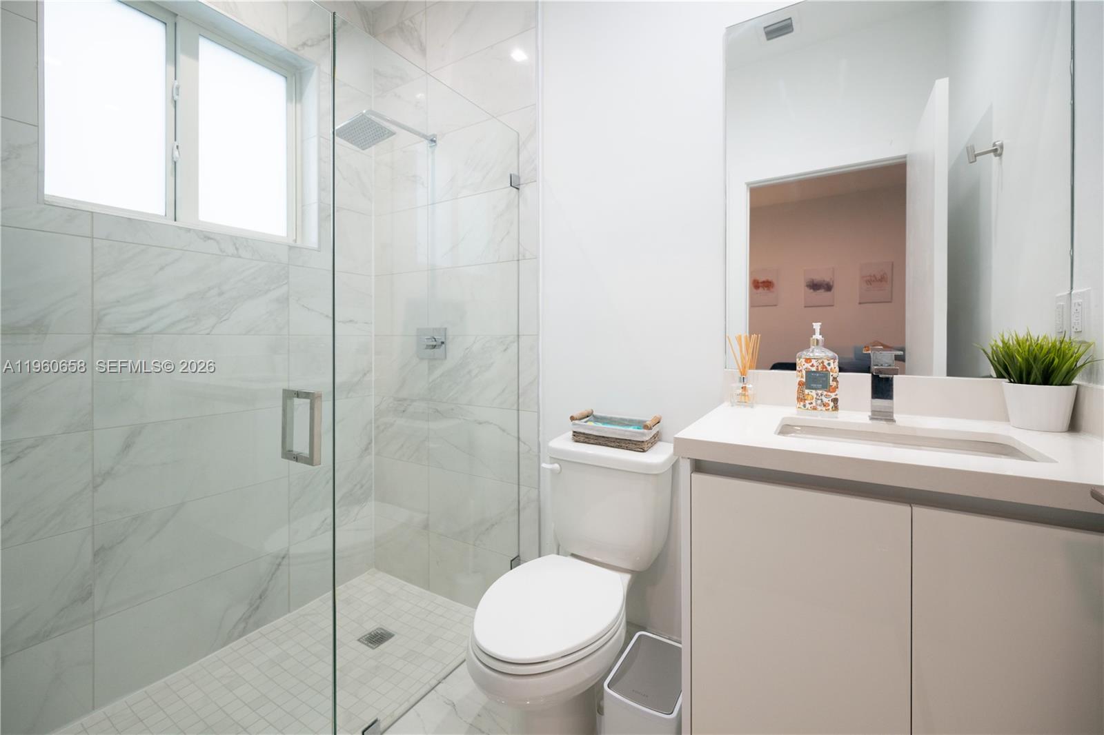 10366 NW 68th Ter Doral, FL 33178