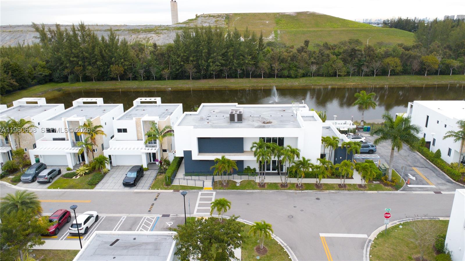 10366 NW 68th Ter Doral, FL 33178