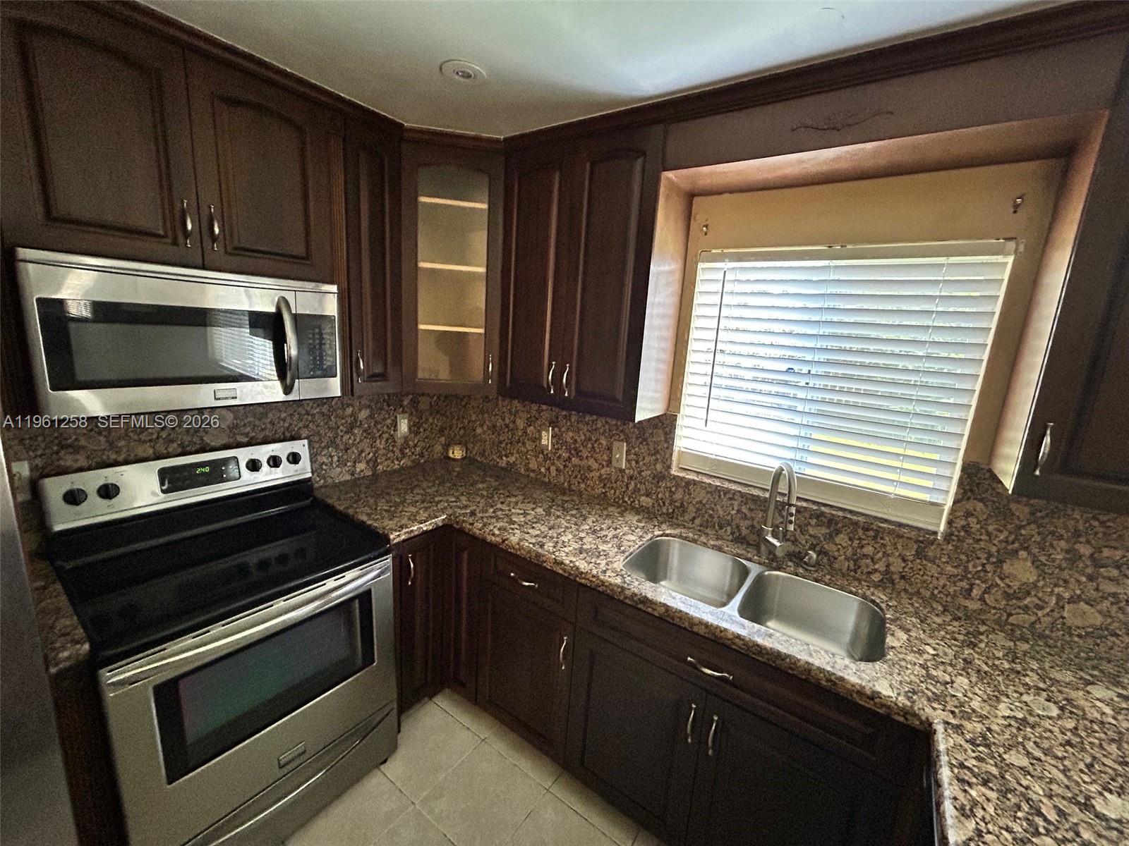 8801 SW 9th Ct Pembroke Pines, FL 33025