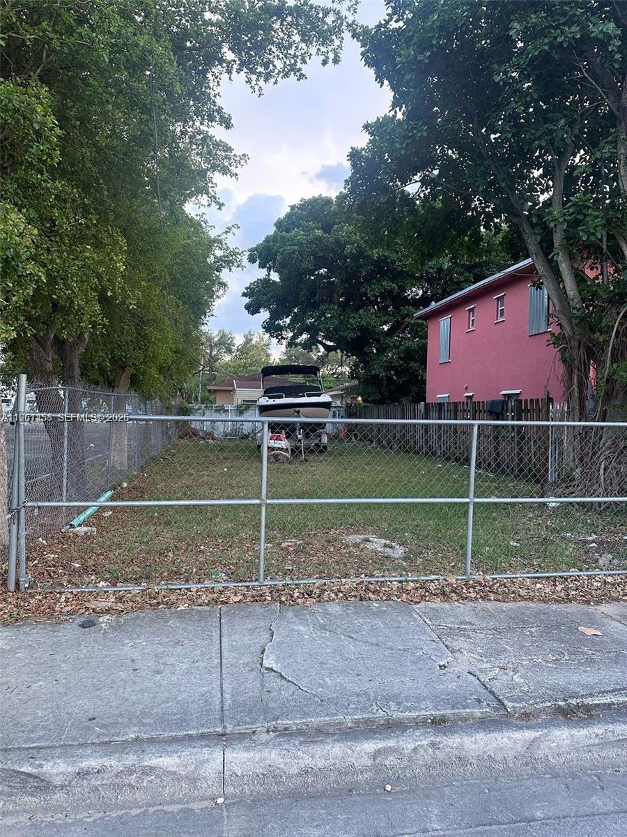 2754 NW 46th St Miami, FL 33142