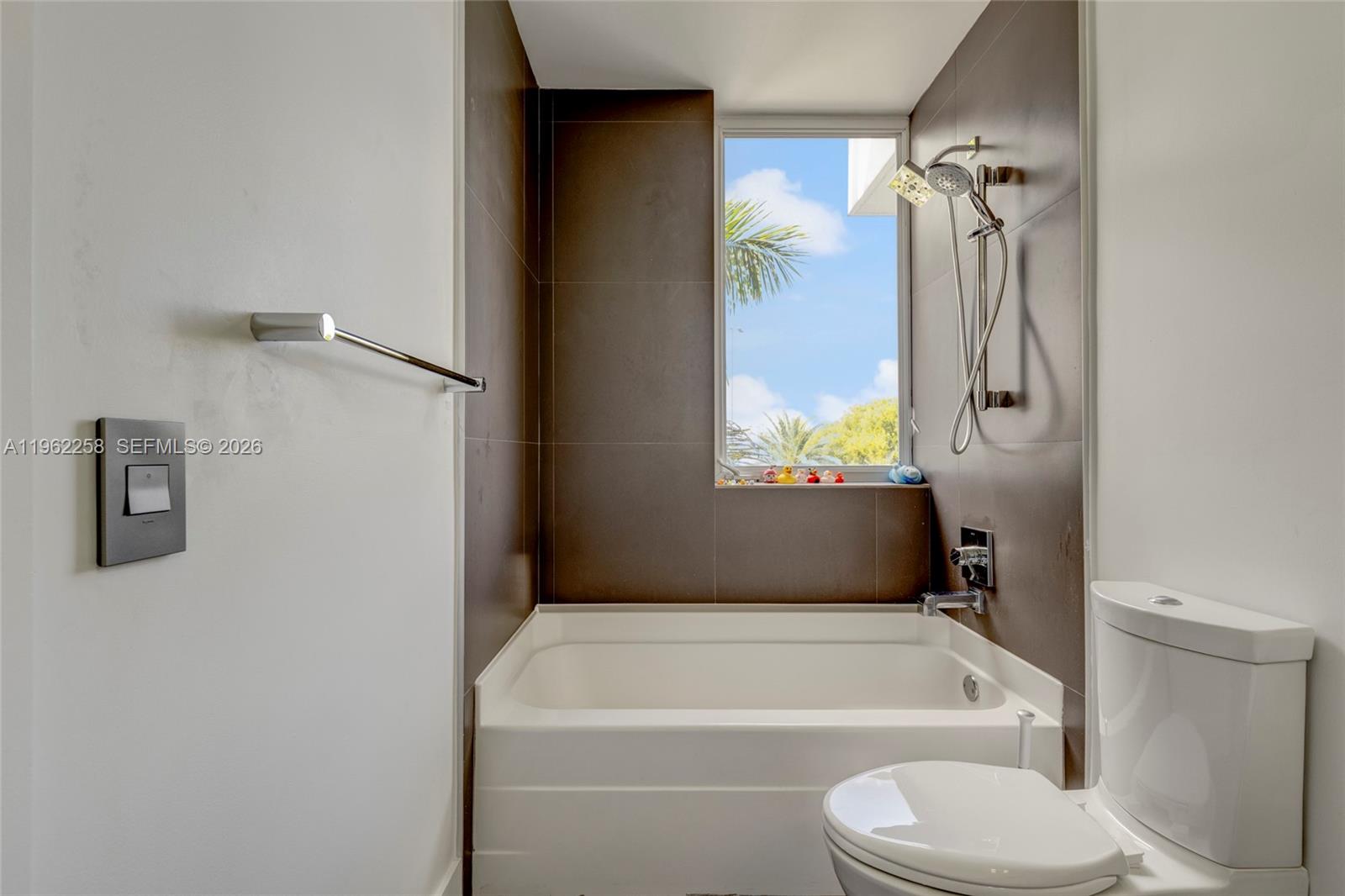 89 N Shore Dr Miami Beach, FL 33141