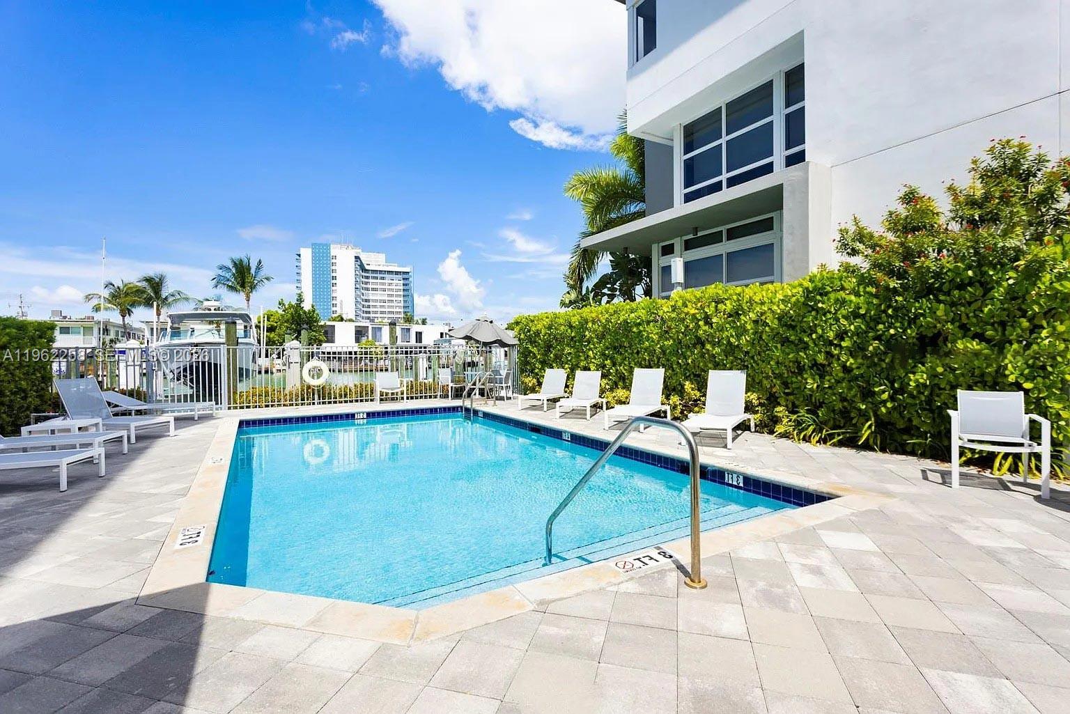 89 N Shore Dr Miami Beach, FL 33141