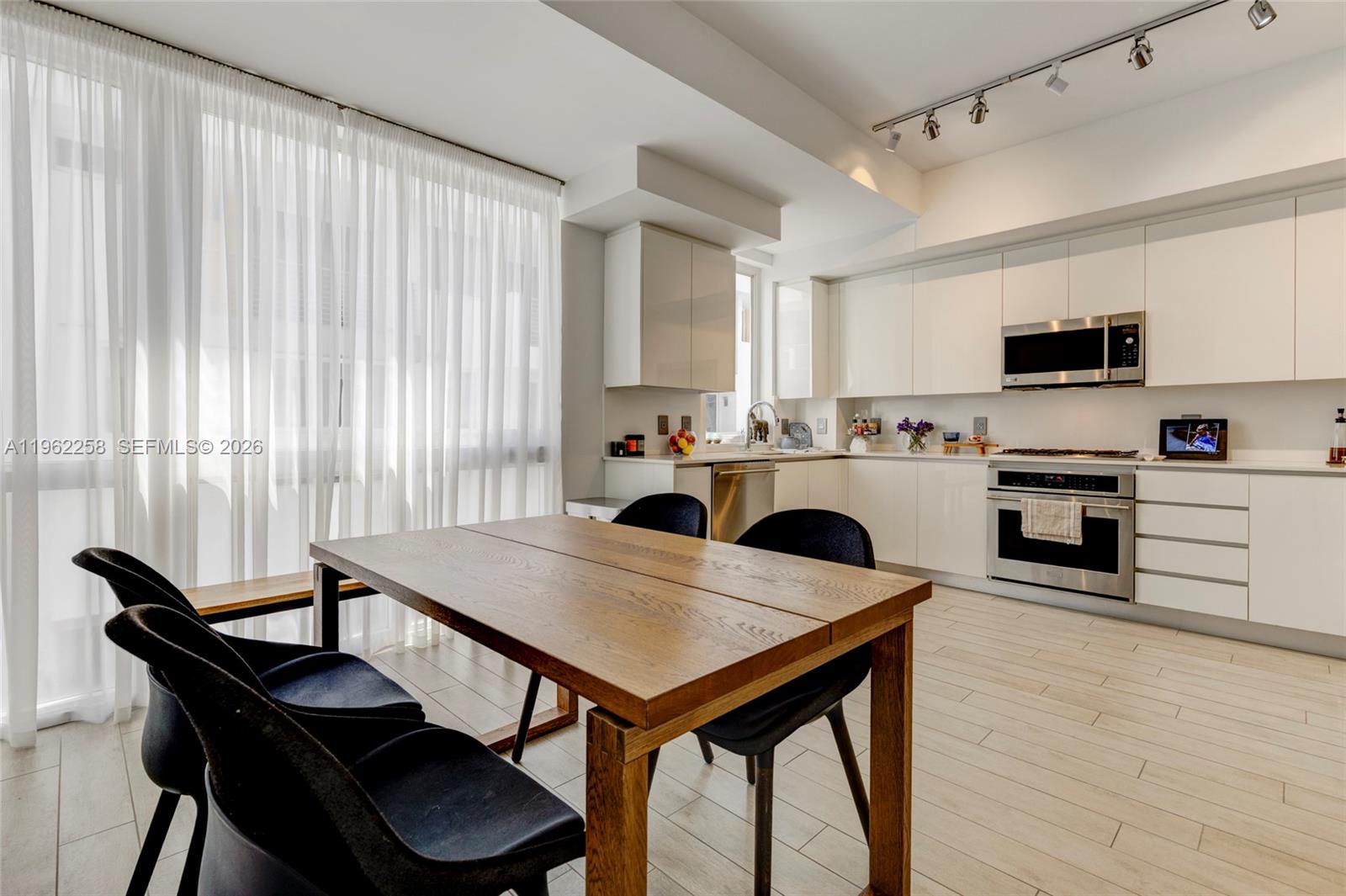 89 N Shore Dr Miami Beach, FL 33141