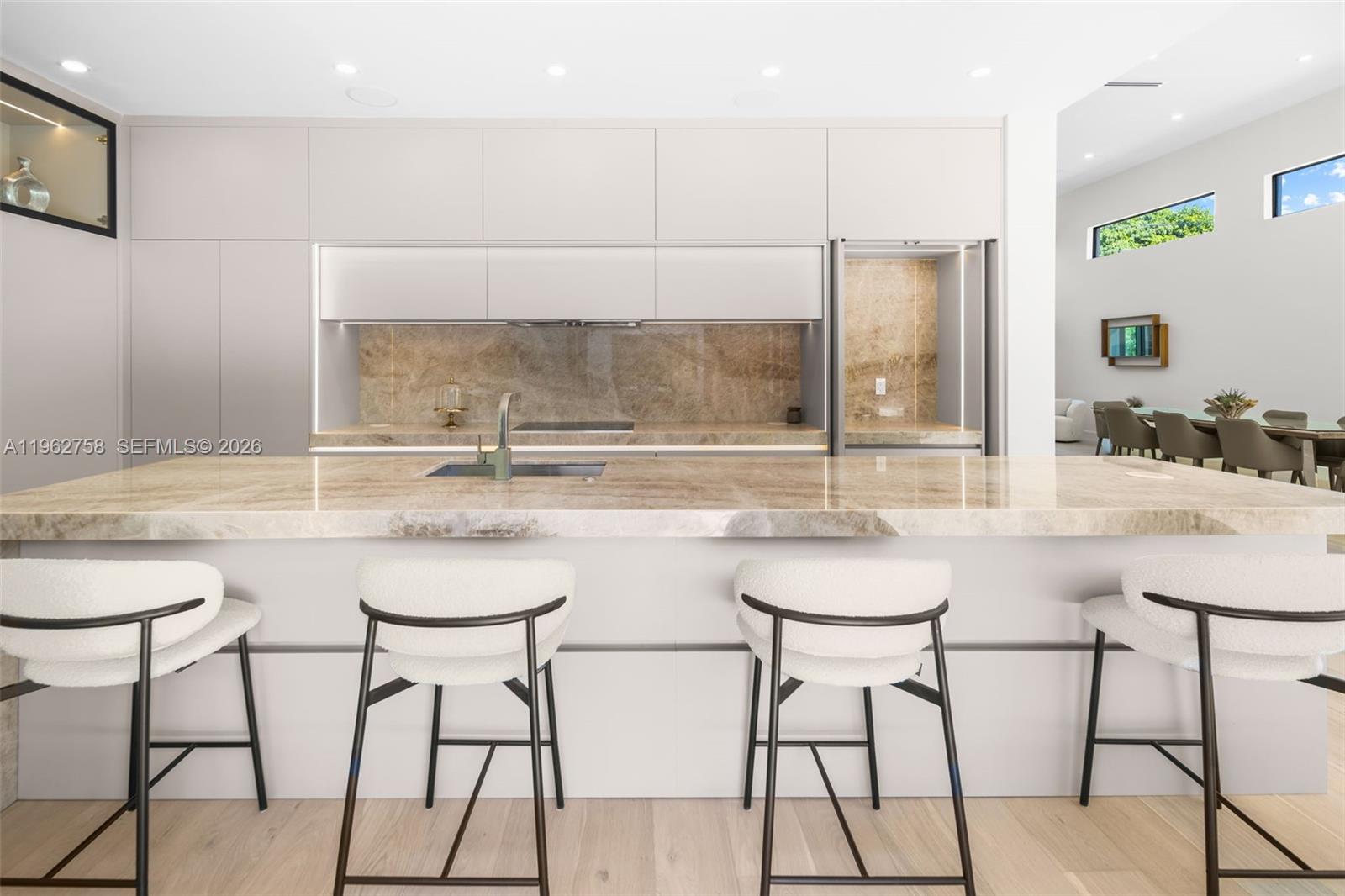 290 NW 48th St Miami, FL 33127