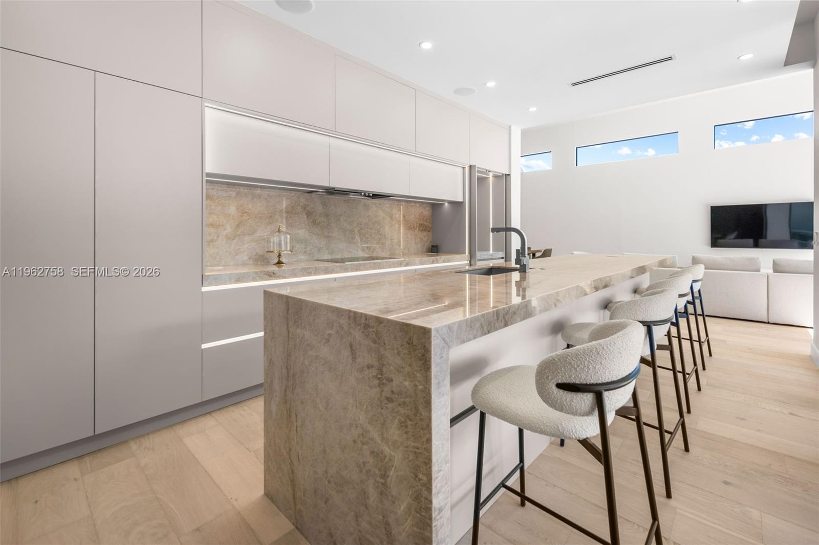 290 NW 48th St Miami, FL 33127