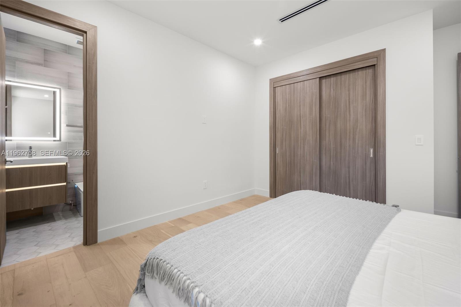 290 NW 48th St Miami, FL 33127